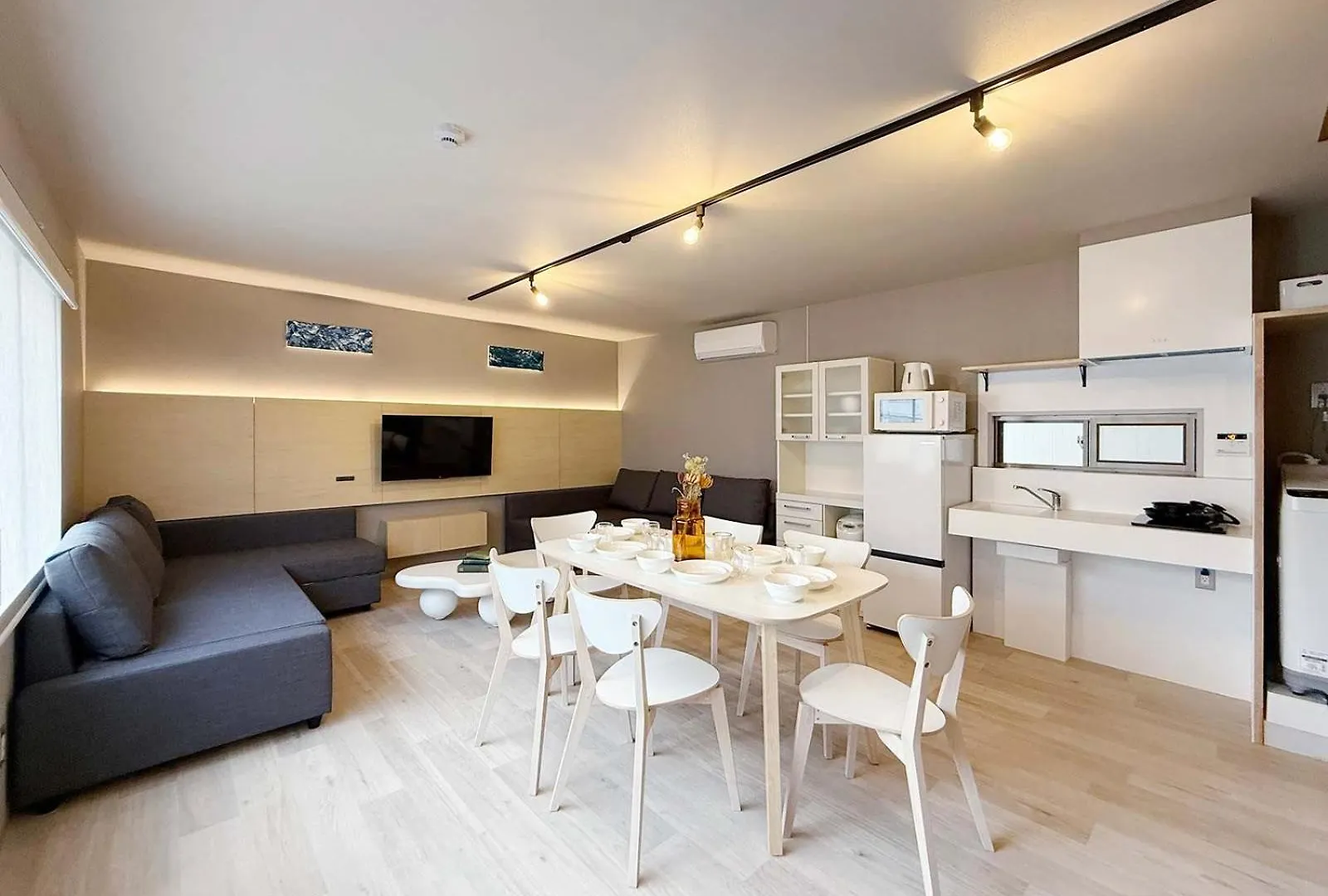 Reno Bld - Modern 2-Story Apt Near Peace Park Sleeps 10 Hiroshima 0*,  Japan
