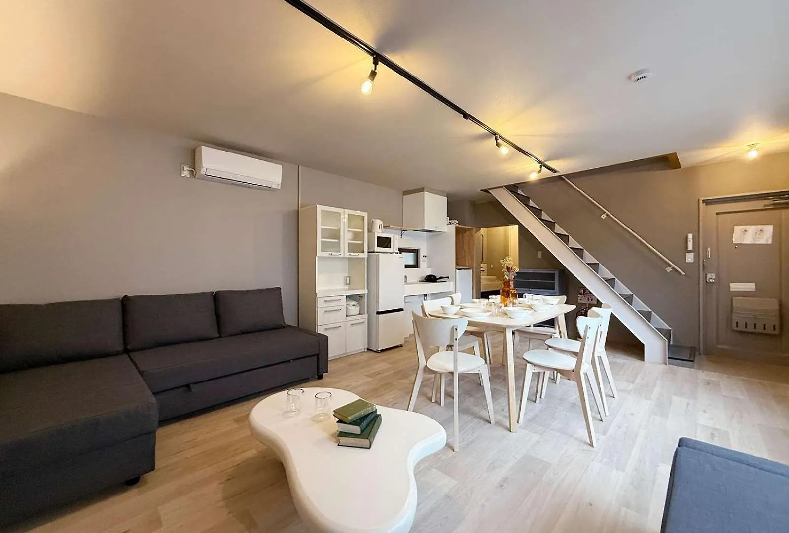 Reno Bld - Modern 2-Story Apt Near Peace Park Sleeps 10 Hiroshima Japan